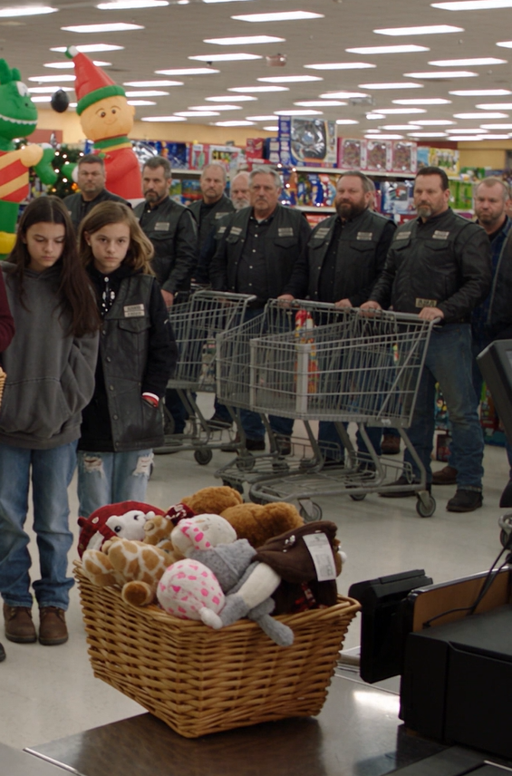 40 Bikers Bought Every Single Toy In Store After Hearing What Manager Said To A Foster Mom